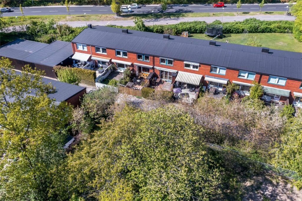 3. Stenlaggning av uppfart till BRF Kungsangen Upplands Bro