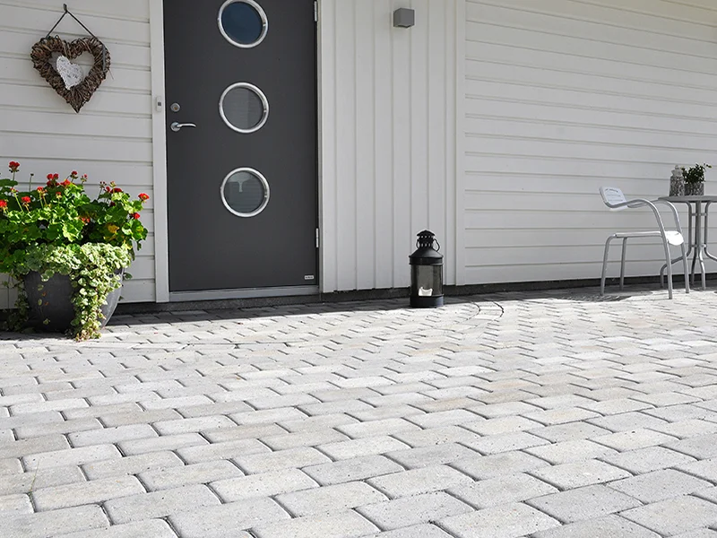 Stenlaggning runtom sekelskifteshus Rasunda Solna